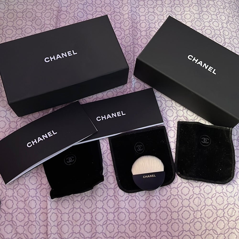 2 empty sunglasses boxes - 3 compact sleeve and 1 compact brush CHANEL